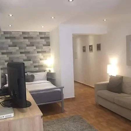 Centrally Located Beach And Town Apartment. * Figueira (Portimao)