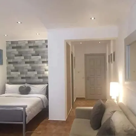Apartament Centrally Located Beach And Town Apartment. *