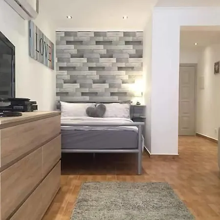 Centrally Located Beach And Town Apartment. Figueira (Portimao)