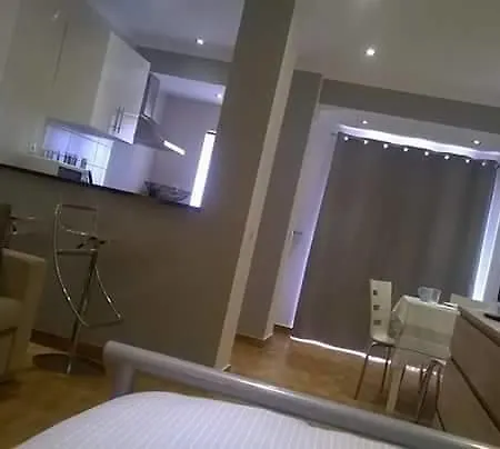 Centrally Located Beach And Town Apartment. Apartament