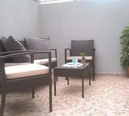 Centrally Located Beach And Town Apartment. Apartamento Figueira (Portimao)