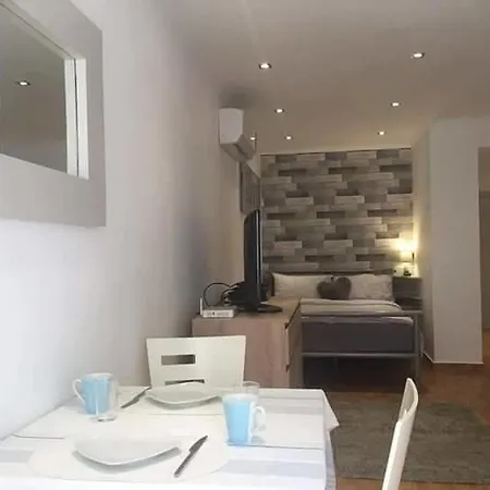 Centrally Located Beach And Town Apartment. *